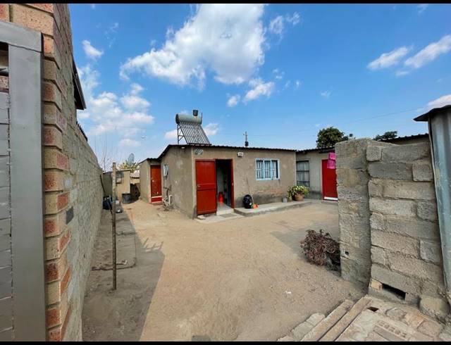 7 BEDROOM HOUSE FOR SALE IN OLIEVENHOUTBOSCH